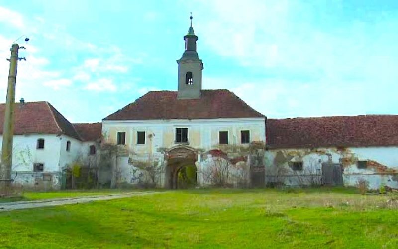 Arheologii care trebuie să vegheze restaurarea Castelului Teleki (Posmuș) nu sunt de găsit
