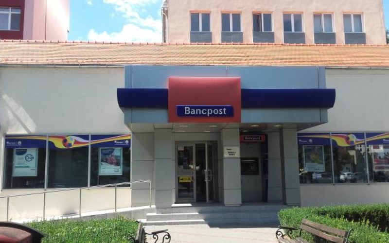 Angajații BANCPOST Bistrița puși pe liber de noul proprietar, Banca Transilvania