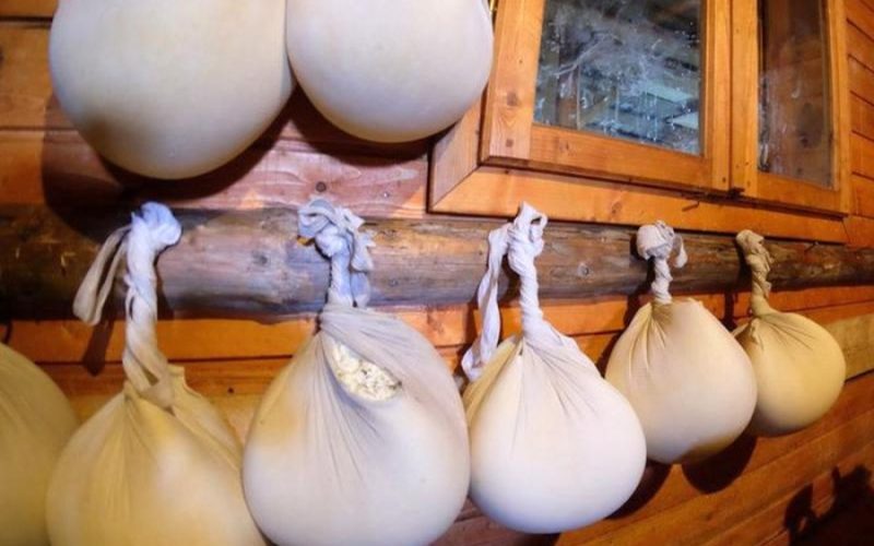Opt producători bistrițeni au produse tradiționale atestate de Ministerul Agriculturii
