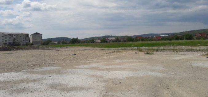 Cine cumpără un teren cu 1,2 mil. euro