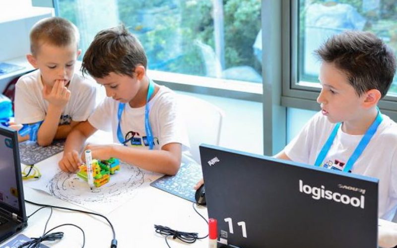 Maghiarii de la LOGISCOOL caută partener în Bistrița pentru o școală de IT