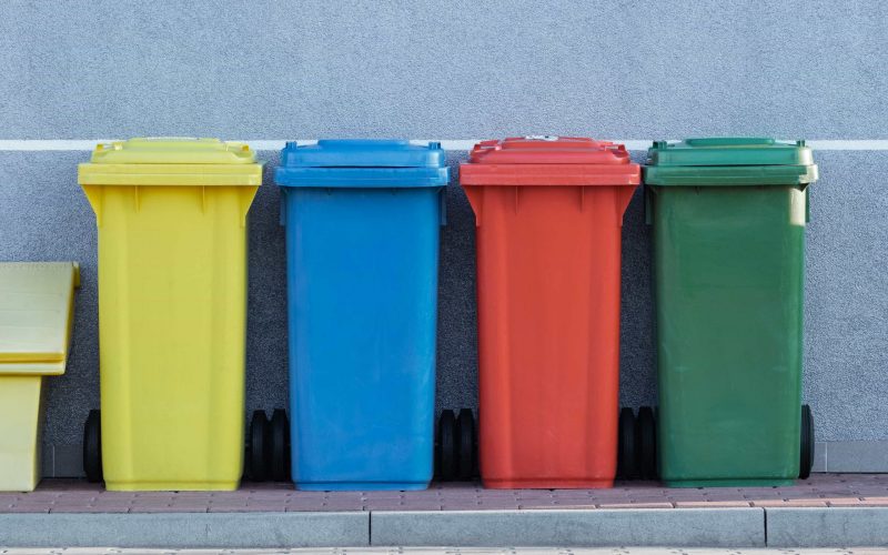 Cetățenii riscă să rămână cu deșeurile la poartă. Niculae: la blocuri vom face pândă