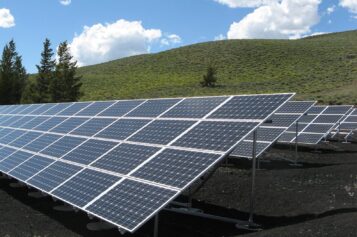 O firmă din Galați va construi parcul fotovoltaic al comunei Chiochiș