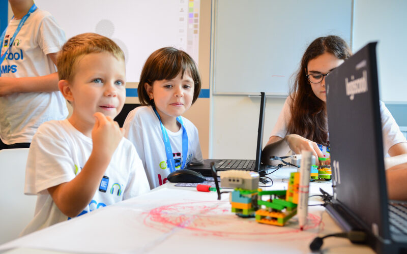 Logiscool Bistrița organizează tabere de vară pentru copiii pasionați de IT