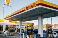 Gigantul Shell ar putea prelua benzinăriile Lukoil