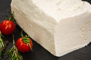 Investitori greci și ciprioți au început modernizarea fabricii de lactate de la Chintelnic