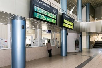 CFR vrea montarea unui bancomat și a unui automat de cărți în Gara Bistrița Nord